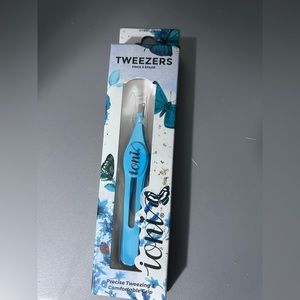 Tweezers with better grip blue with thicker handles for precise grabbing